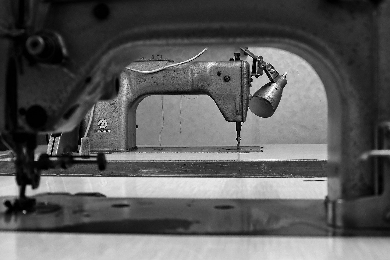 How to Prevent a Sewing Machine from Jamming